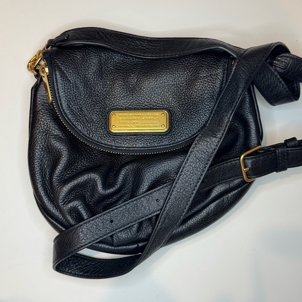 Marc Jacobs Black Pebbled Leather Crossbody Bag Gold Logo Plaque